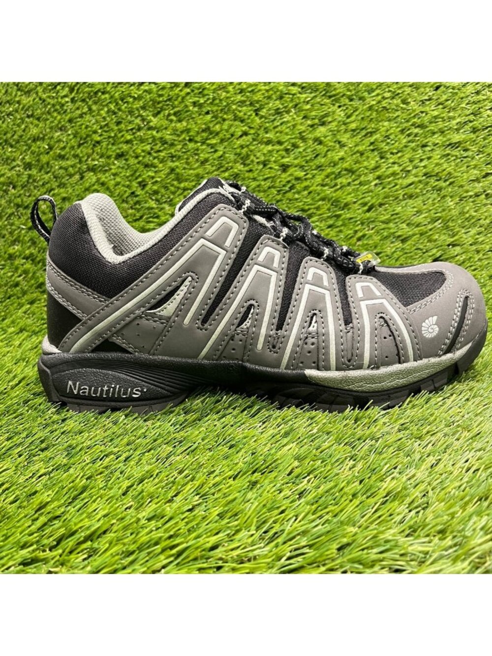 Nautilus Safety Mens Size 10.5EE Gray Black Composite Toe Working Shoes Sneakers